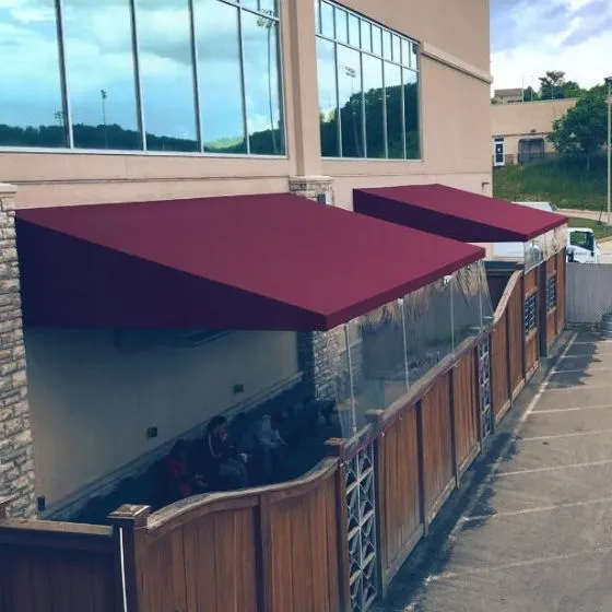 Cobertura Fixa de Lona Náutica em São Vito, Nova Odessa - SP — Cobertura em quintal residencial coberto