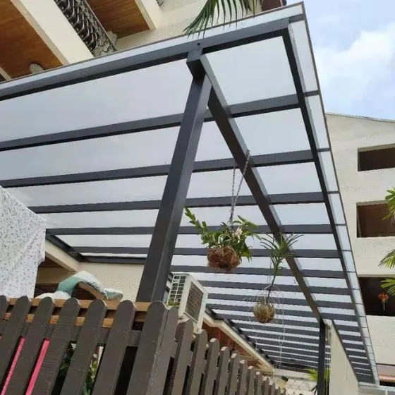 Pergolado Fixo de Ferro em Monte Alegre, Nova Odessa - SP — Instalação em garagem residencial