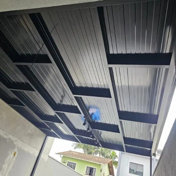 Pergotelha em Centro, Nova Odessa - SP — Cobertura em quintal residencial coberto