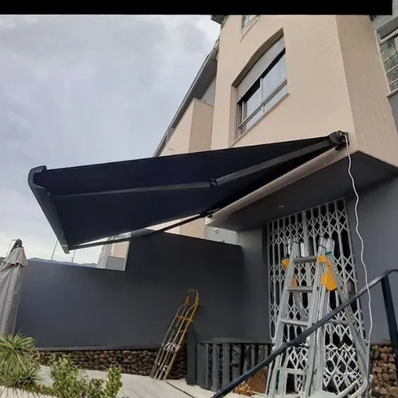 Toldo Articulado em Monte Alegre, Nova Odessa - SP — Cobertura em área de piscina