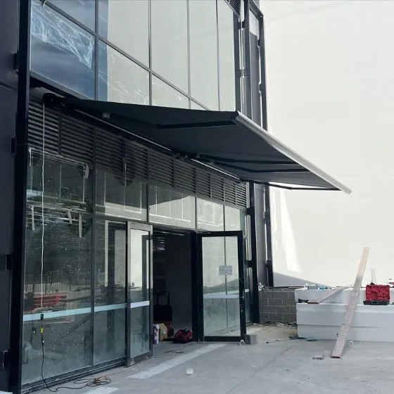 Toldo Articulado em Monte Alegre, Nova Odessa - SP — Instalação em estacionamento