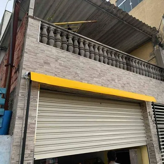 Toldo Cortina com Braços Laterais em Monte Alegre, Nova Odessa - SP — Cobertura em área de piscina