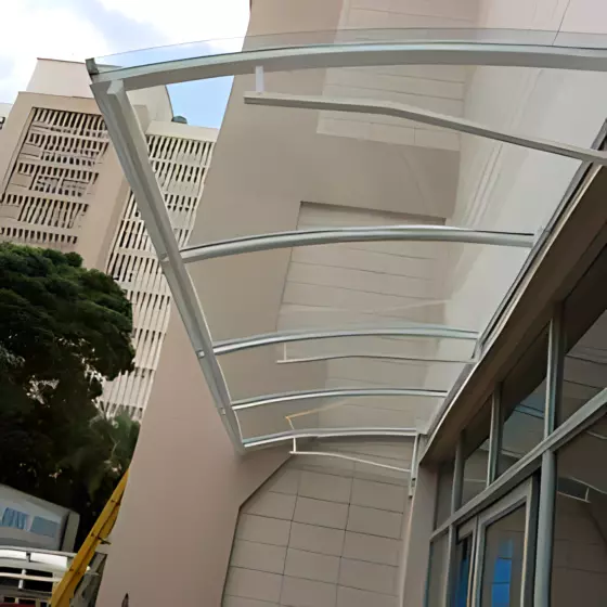Toldo Fixo Policarbonato Compacto em Monte Alegre, Nova Odessa - SP — Instalação em garagem residencial