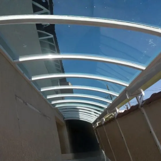 Toldo Fixo Policarbonato Compacto em Monte Alegre, Nova Odessa - SP — Instalação em estacionamento