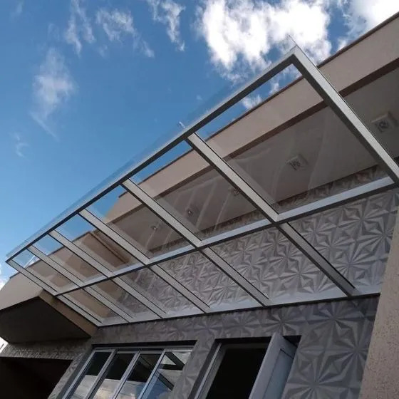 Toldo Fixo Policarbonato Compacto em Monte Alegre, Nova Odessa - SP — Cobertura com estrutura metálica reforçada