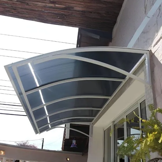 Toldo Policarbonato Alveolar em Centro, Nova Odessa - SP — Instalação em estacionamento